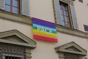 pace © Izabella