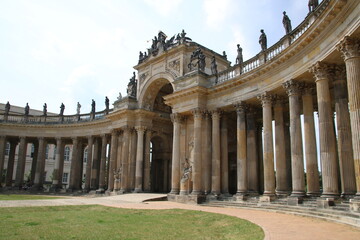 archway with columns 