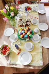 festlicher Heimtisch zu Ostern, Ostern, Frohe Ostern, Frühstück