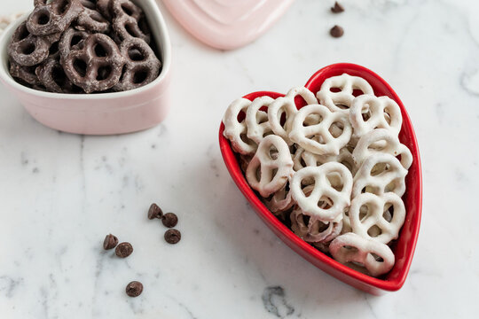 Crisp Chocolate And Yogurt Dipped Pretzels In Valentine's Day Heart