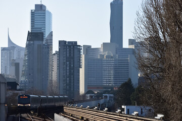 ウィーンの市街地を走る地下鉄