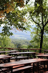 Ausblick vom Biergarten Bierkeller in ein Tals Franken Fr&auml;nkische Schweiz