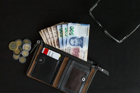 cartera con dinero
