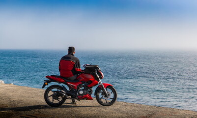 Fototapeta na wymiar Biker on motorcycle near seacoast.
