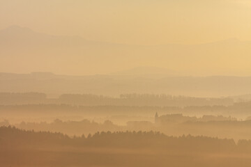 Fototapeta premium 美瑛の丘 美馬牛小学校