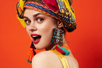 Naklejka premium attractive woman red lips turban on head decoration makeup emotions