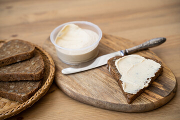 Obraz na płótnie Canvas White bread smeared with hummus close-up.