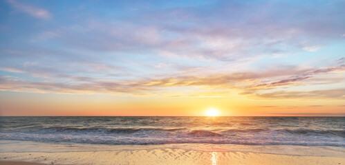 Fototapeta na wymiar Sun and sea sunset background.