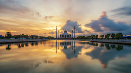 Obraz na płótnie Canvas Landscape of beautiful sunset sky at Central Mosque, Songkhla province, Thailand