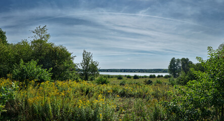 Fototapeta na wymiar Blick vom 66-Seen-Wanderweg auf die nördliche Uferzone am Großen Seddiner See - Panorama aus 8 Einzelbildern