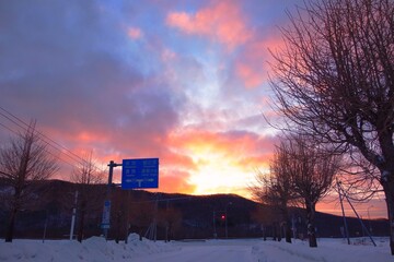 北海道、田舎、冬の朝焼け