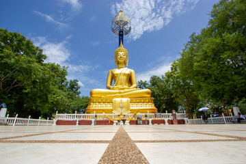 Fototapeta premium golden buddha statue