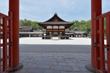 下鴨神社　楼門から境内を望む　京都市