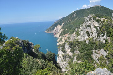 Fototapeta na wymiar view from the mountain of the coastine