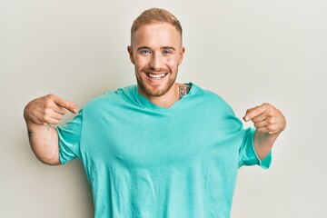 Young caucasian man wearing casual clothes looking confident with smile on face, pointing oneself...