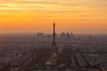The entire Eiffel Tower in the evening.