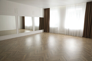 Fototapeta premium Parquet floor in light spacious empty room