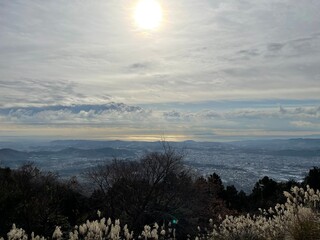 展望台からの街並みと太陽の光