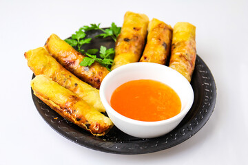 Spring rolls with sweet sauce