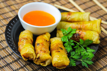 Spring rolls with sweet sauce