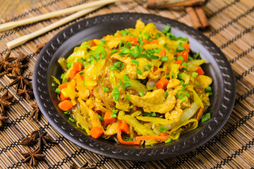 Fried soy noodles with chicken