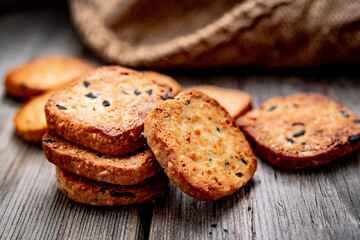 Salted crispy crackers with sesame and sunflower seeds