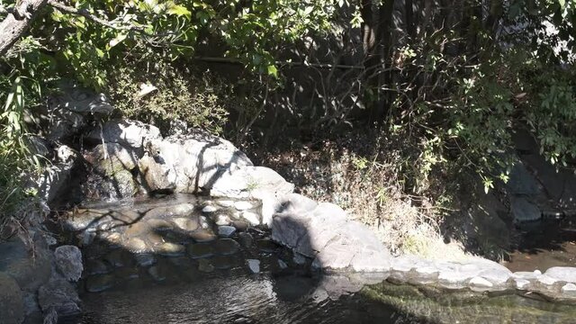 銭洗　水の流れ　4k
