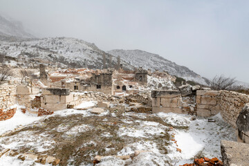 Fototapeta premium Welcome to Sagalassos. Isparta, Turkey.To visit the sprawling ruins of Sagalassos, high amid the jagged peaks of Akdag, is to approach myth: the ancient ruined city set in stark