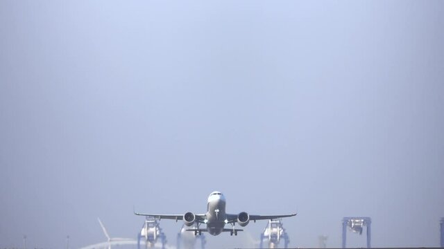旅客機　離陸　 スーパースローモーション　8倍速　240fps