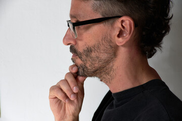 Fototapeta premium man in profile shirt reflecting