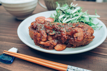 ハンバーグ　トマトソース