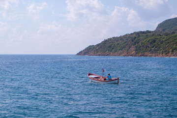Fototapeta na wymiar small fishing boat in the sea,