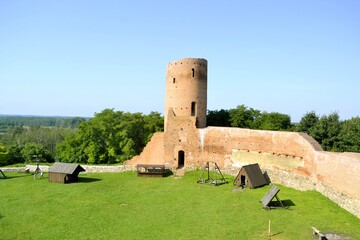 Zamek książąt mazowieckich w Czersku. Budowla gotycka zbudowana na przełomie XIV i XV wieku. © Albin Marciniak