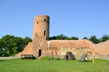 Zamek książąt mazowieckich w Czersku. Budowla gotycka zbudowana na przełomie XIV i XV wieku. © Albin Marciniak