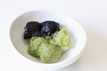 ずんだと黒胡麻のだんご