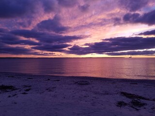 Fototapeta premium Sunset on water