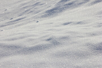 snow that covers the surface with a thick layer