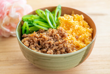 鶏そぼろ丼