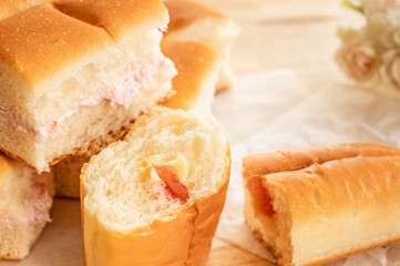 ジャムバターパンとイチゴ味の牛乳パン