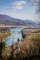 Vue sur la vall&eacute;e depuis le Site m&eacute;di&eacute;val de Quirieu