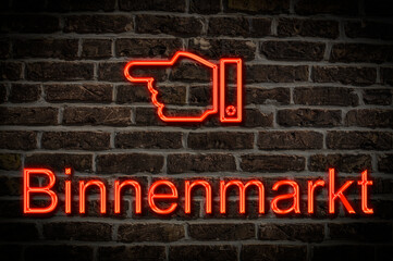 Fototapeta premium Leuchtreklame Binnenmarkt