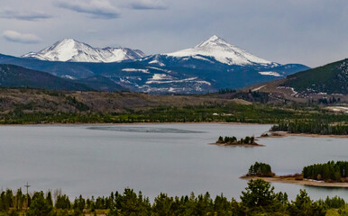 Snow-capped mountains in the background of a mountain lake in Utah, nature US