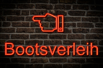 Obraz premium Leuchtreklame Bootsverleih