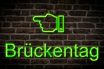 Obraz premium Leuchtreklame Brückentag