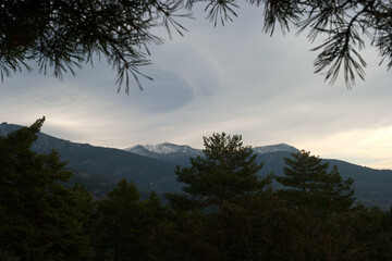 krajobraz góry drzewa las niebo chmury