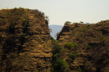 Monta&ntilde;as &aacute;ridas en Malinalco, Estado de M&eacute;xico. 