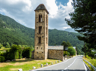 Fototapeta na wymiar Vista exterior de la Iglesia Románica de Sant Miquel de Engolasters, Andorra 