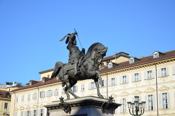 Obraz premium Emanuele Filiberto equestrian statue and the two churches in San Carlo square