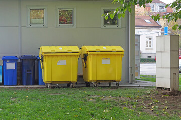 Recycling containers