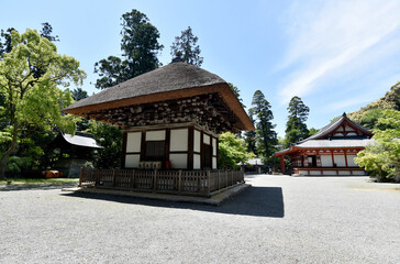 観心寺　建掛塔と金堂　大阪府河内長野市